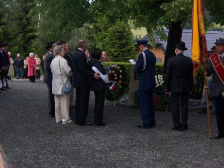 Lt. Col. McCleary conveys the thanks of the United States to the Veterians Associations for their recognition of the brave air crews on both sides that fought a great battle in the skies over St. Jakob